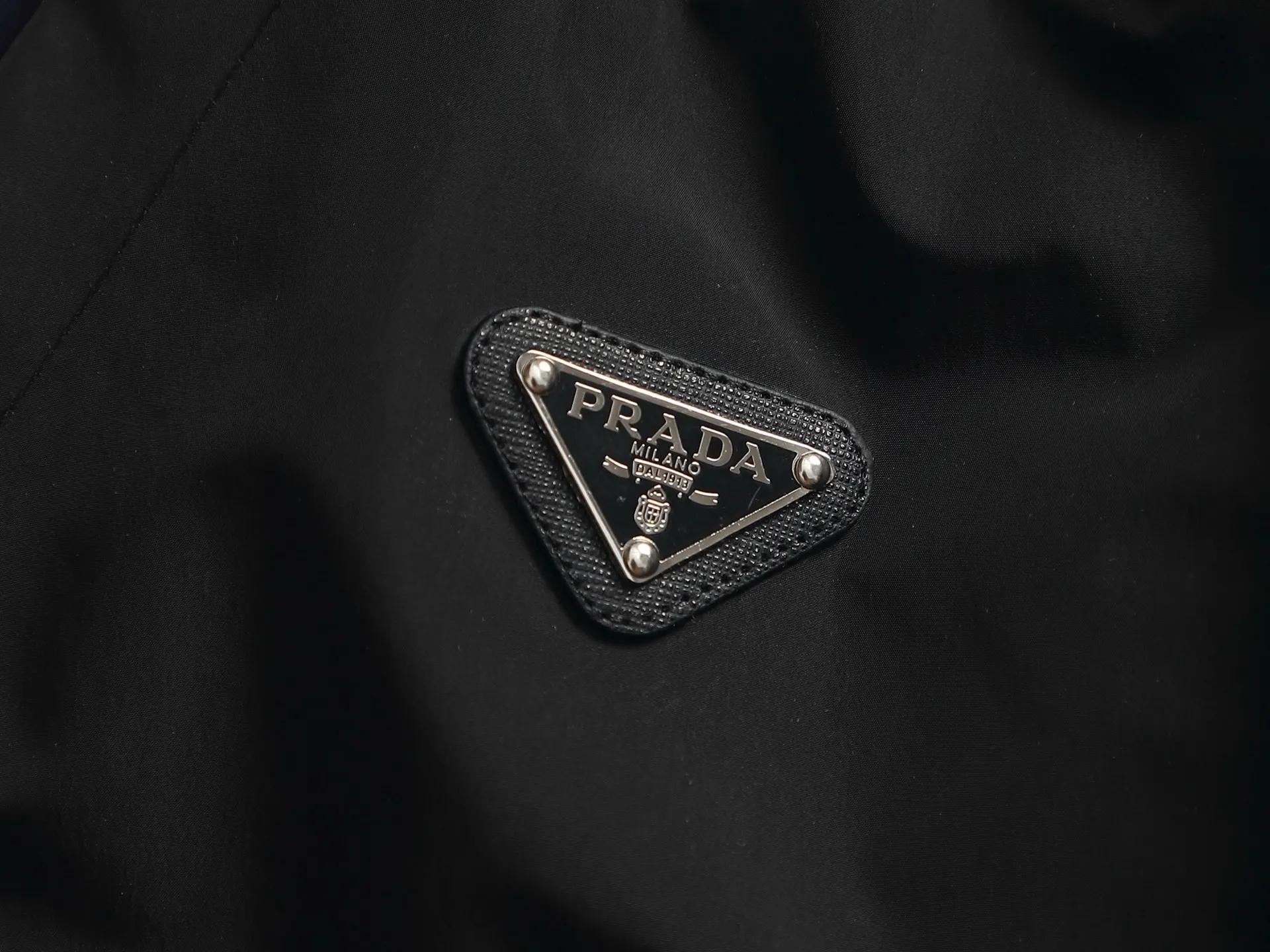 Premium PRADA 2025 New Arrival ， Breathable ， ， ， Quality。 ！ ， ！ Sizes：S M L XL ：Black Blue